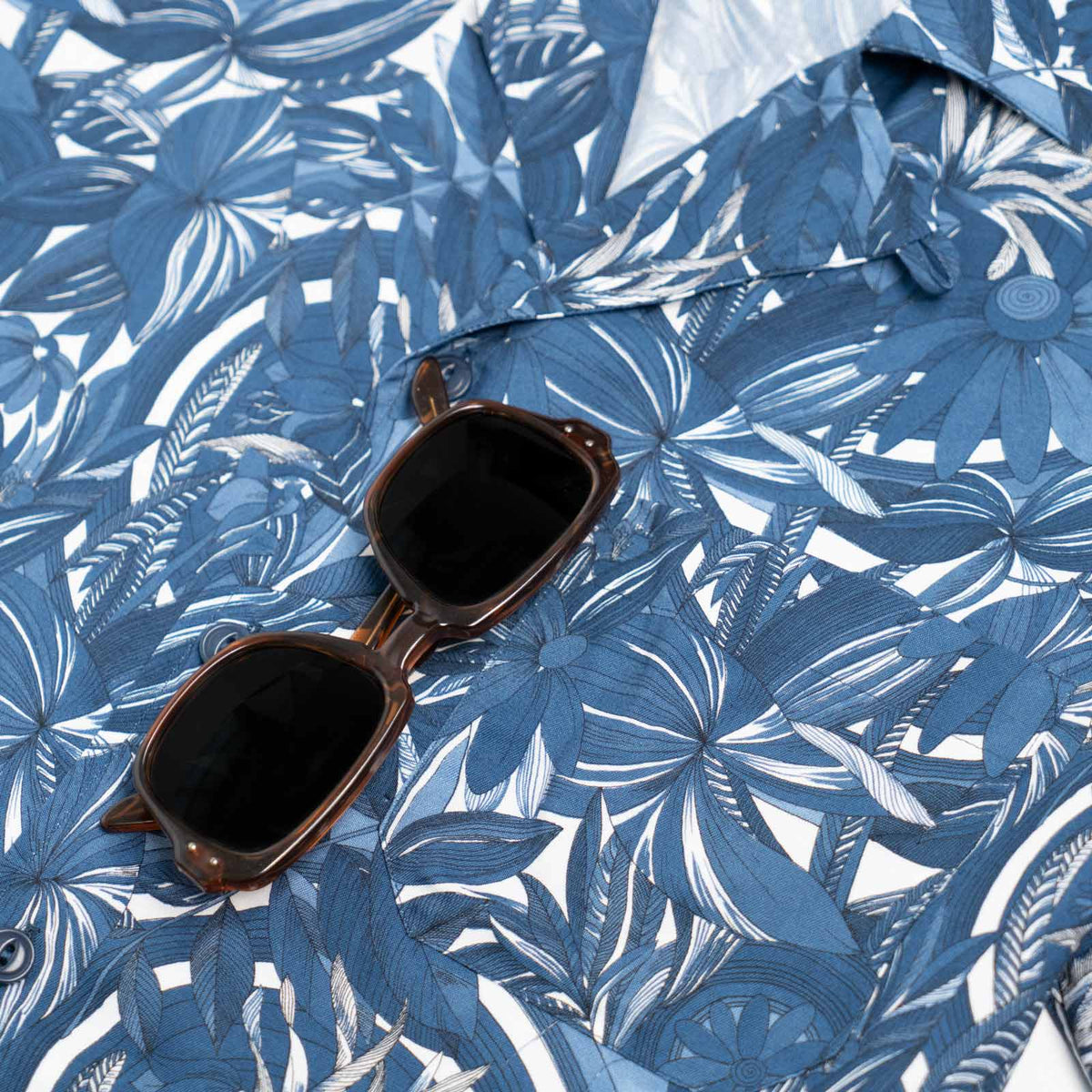 Short-sleeved shirt - Blue floral print